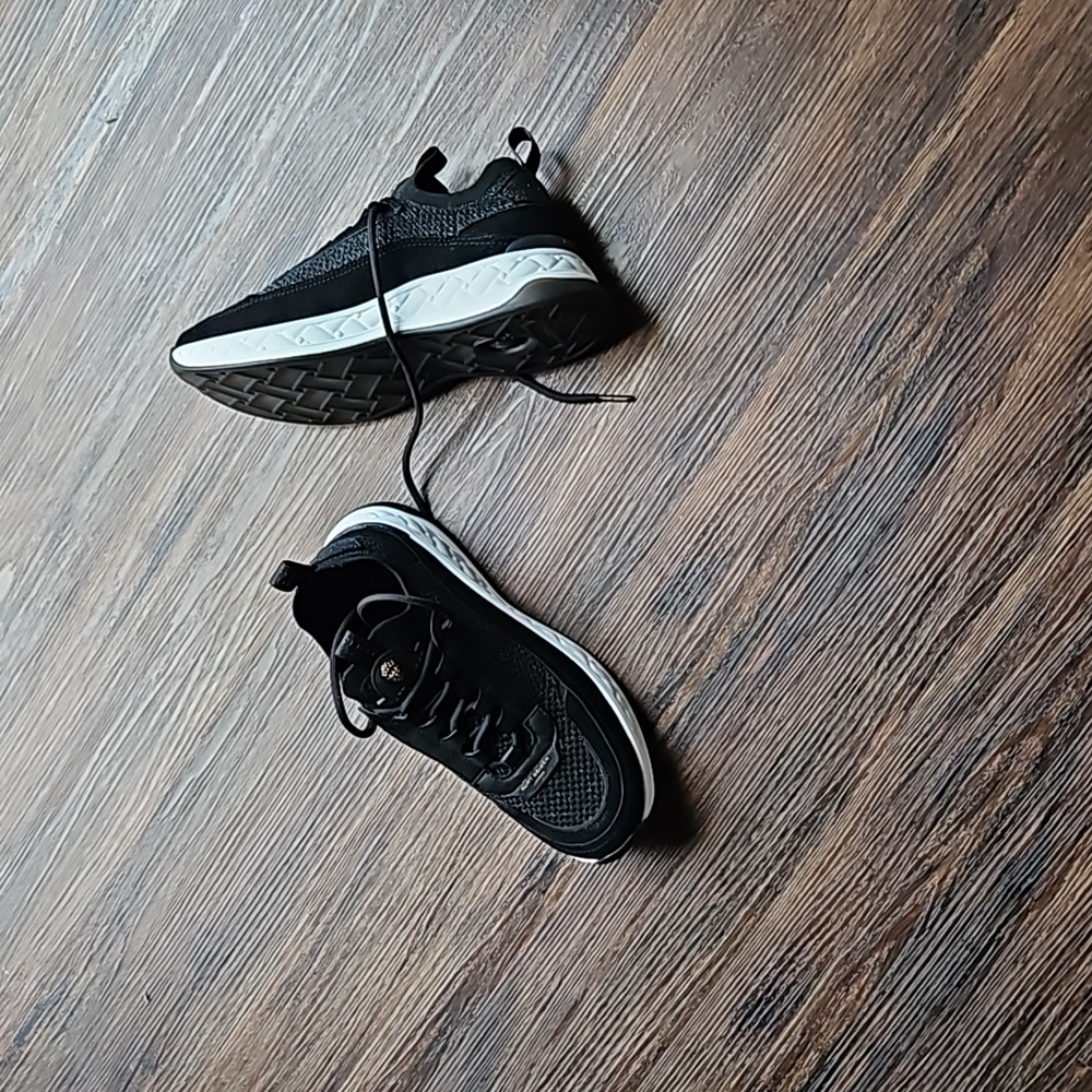 Women's shoes